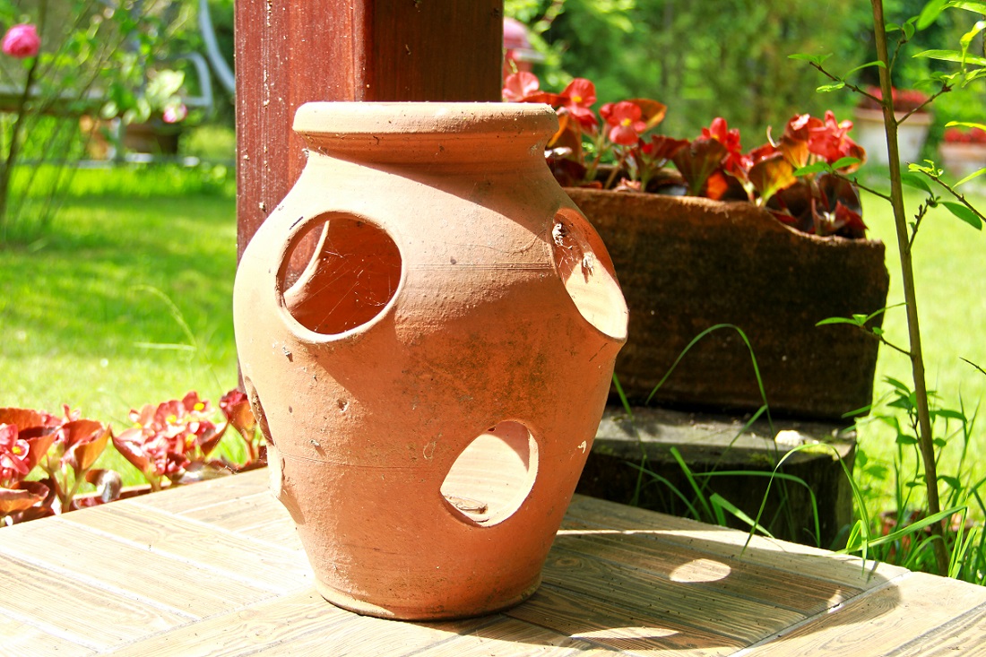 Using Flower Pots to Convert Your Small Balcony into a Garden